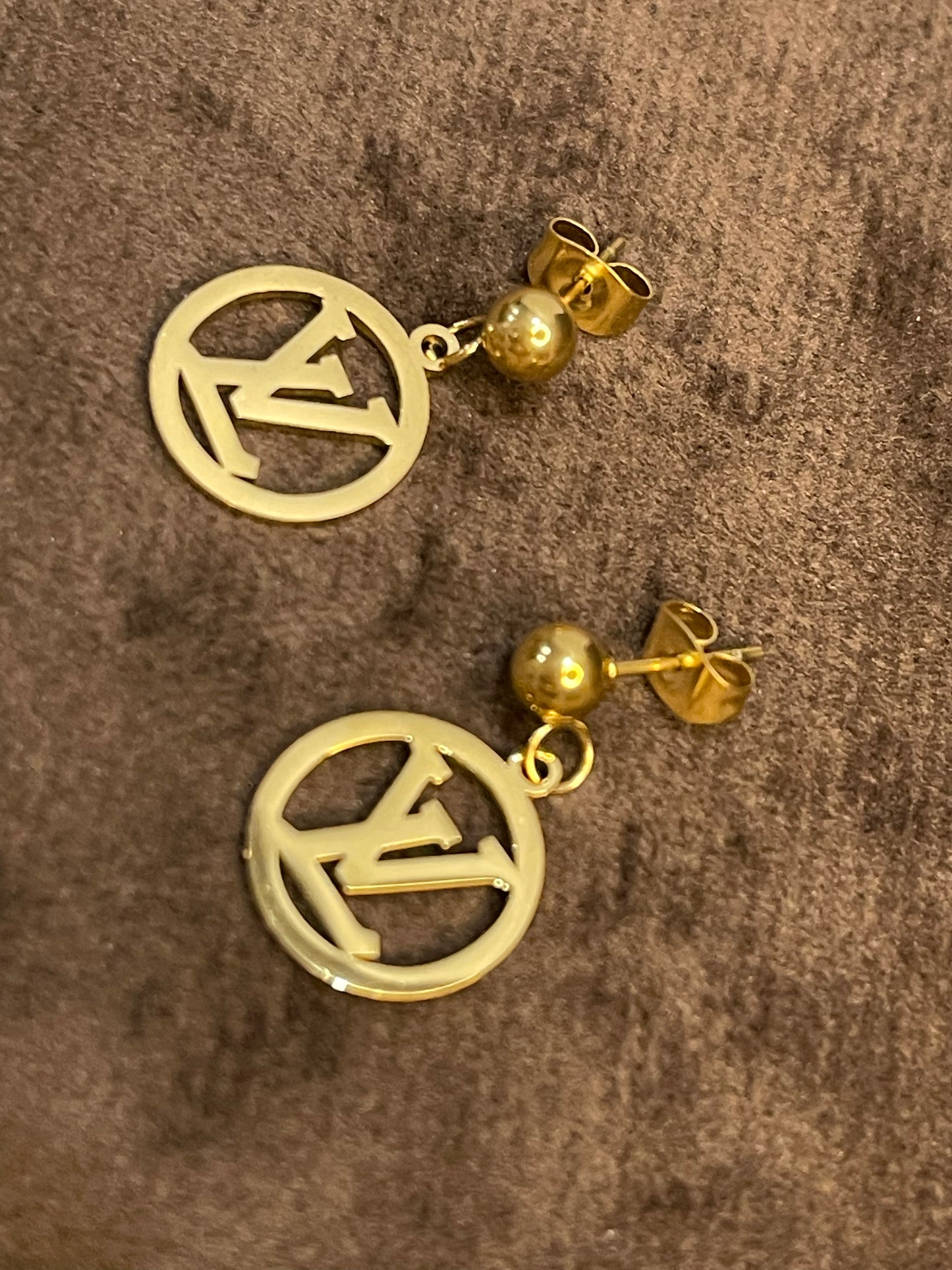 Gold Earings with interlocking