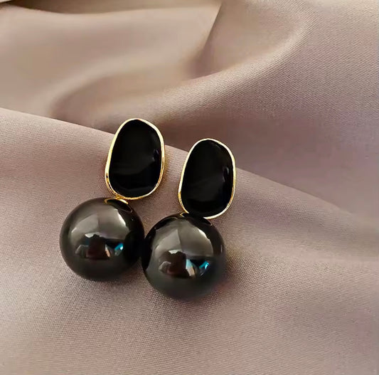 Elegant enamel pearl Earrings