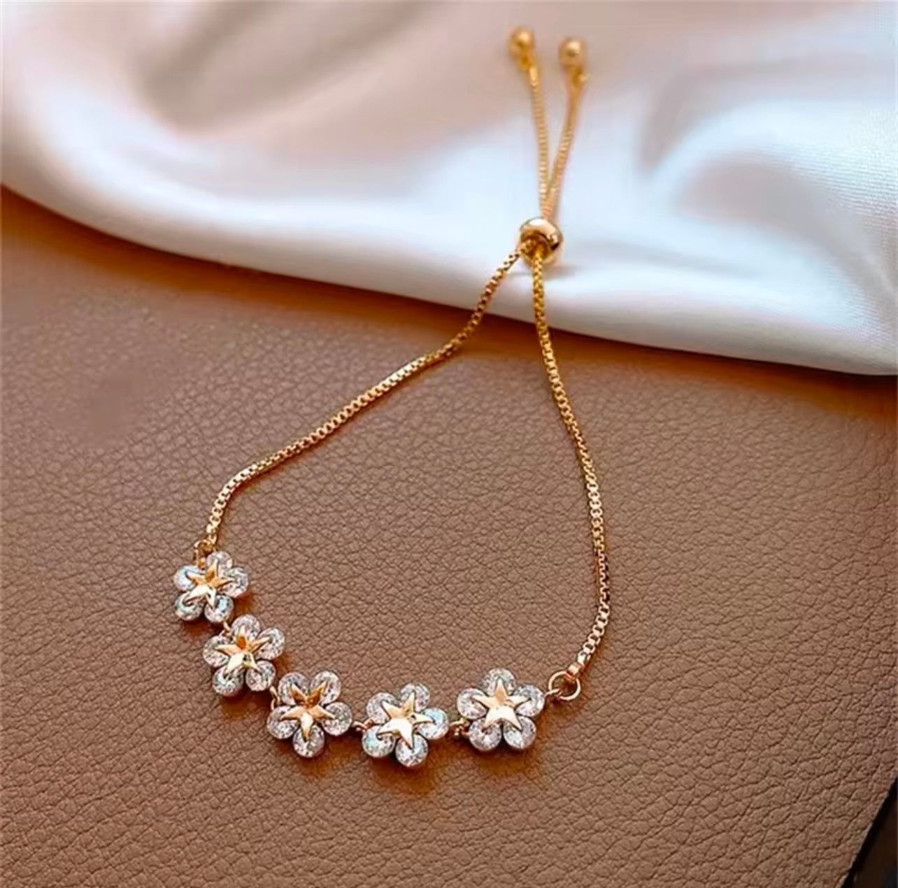 Elegant inlaid rhinestones Bracelet