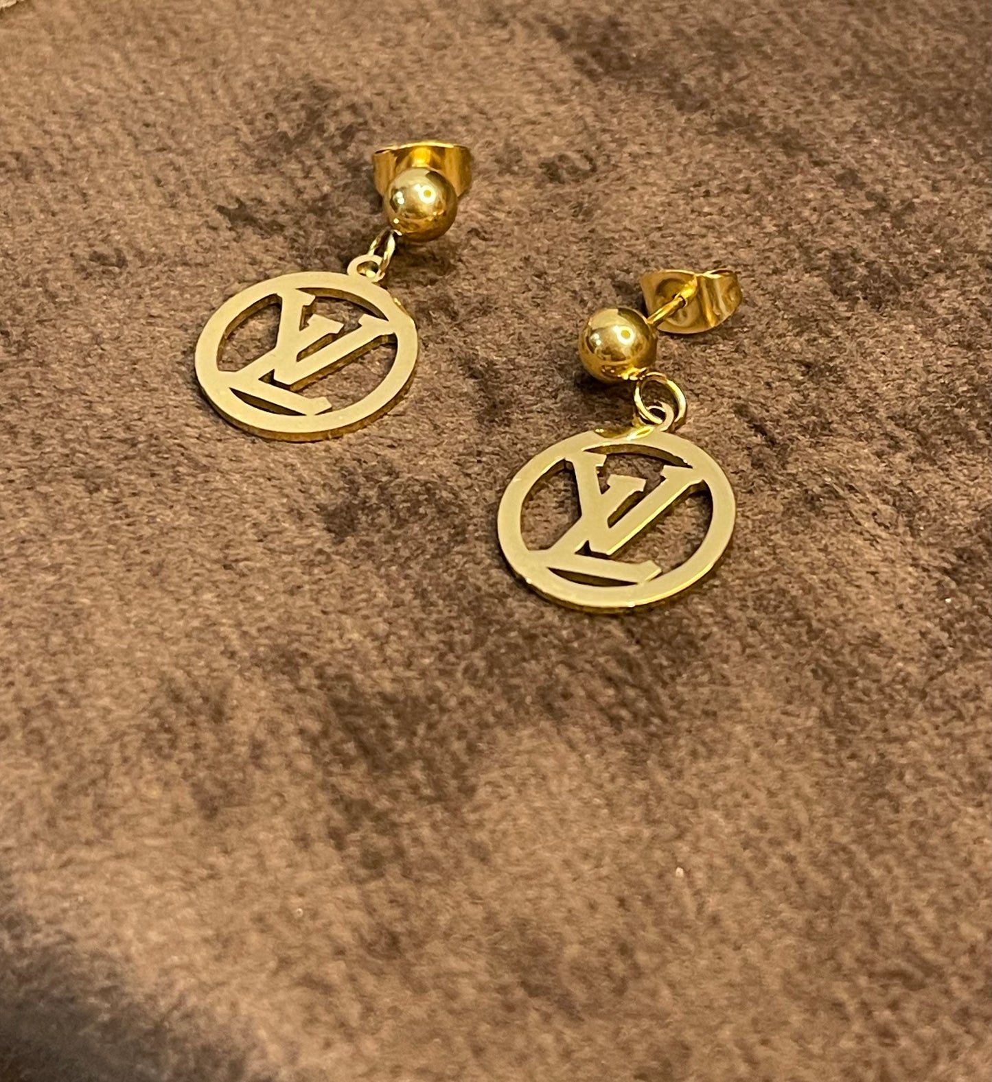 Gold Earings with interlocking