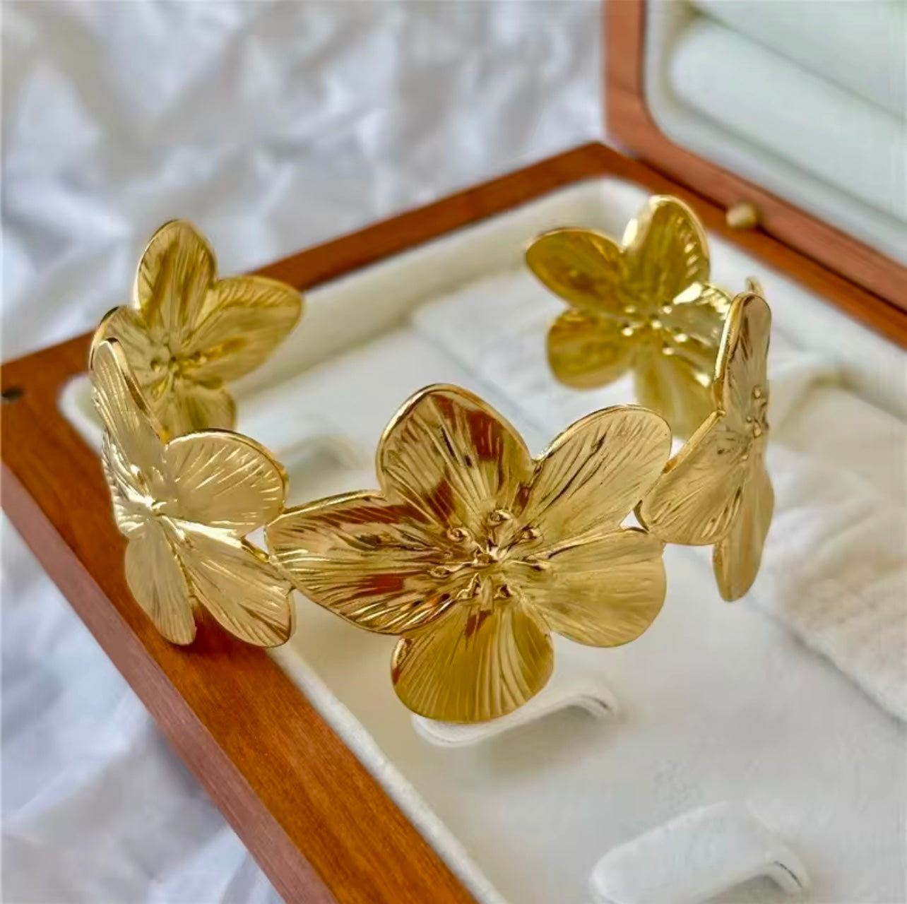 Sweet flower bracelet bangle