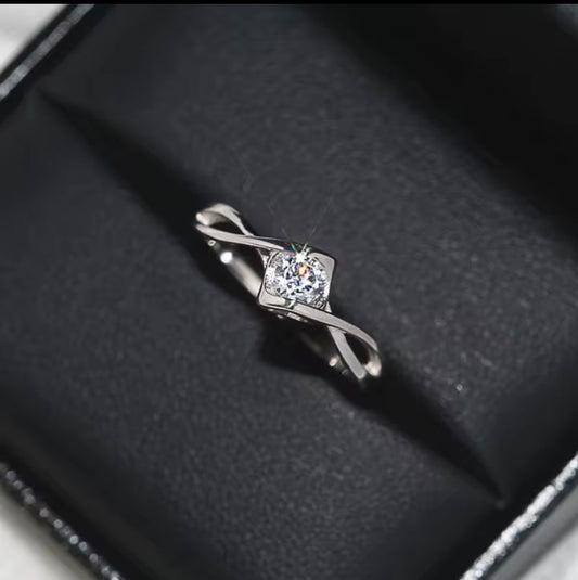 Cubic zirconia hollow cross design Ring