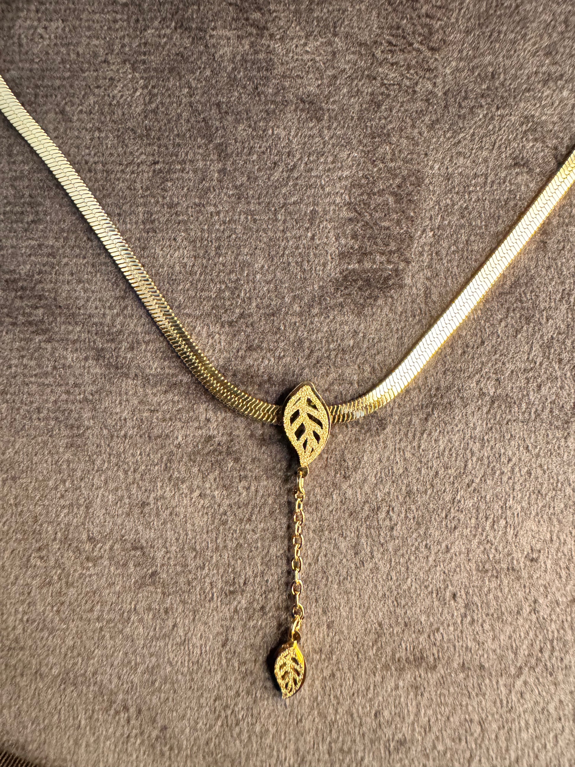 Leaf Design Necklacegn