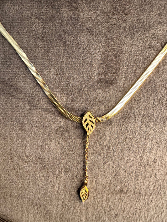 Leaf Design Necklacegn